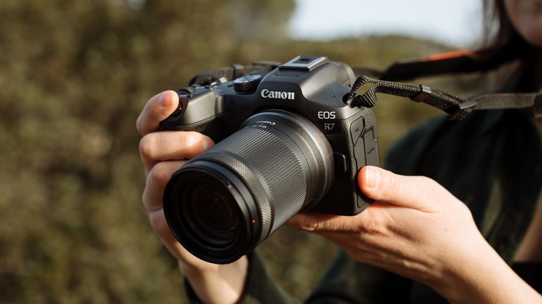 Canon EOS R7