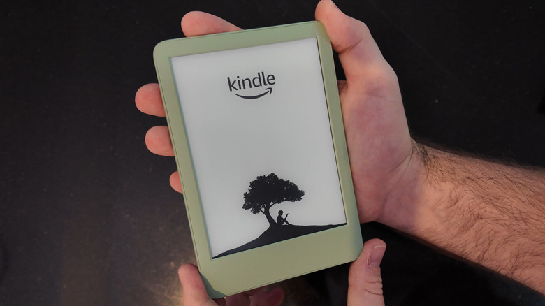 A person holding the Amazon Kindle (2024) Matcha edition