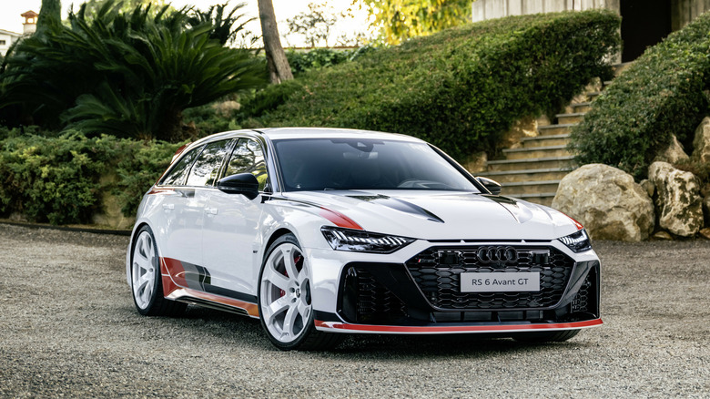 2025 Audi RS6 Avant GT with Audi 90 Quattro IMSA livery front 3/4 view