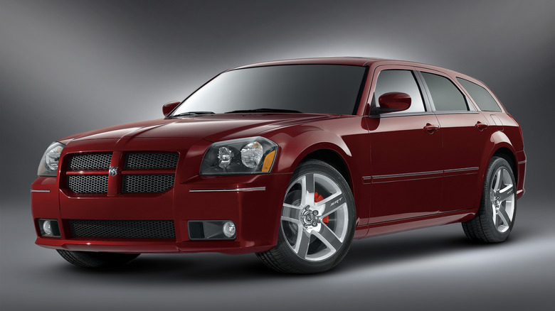 Dodge Magnum SRT8 front 3/4 view