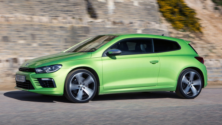 Volkswagen Scirocco R panning phtograph front 3/4 view