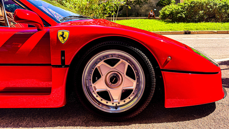 Closeup of Ferrari F40 front wheel