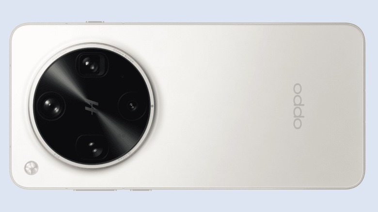 Oppo Find X8 Ultra in white.