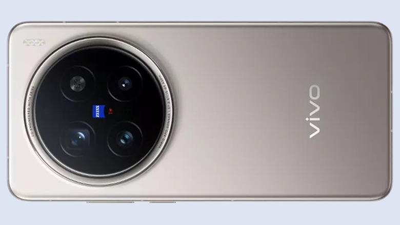 Vivo x200 Pro in grey.