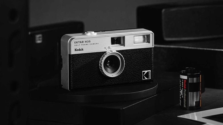 KODAK EKTAR H35 half frame camera