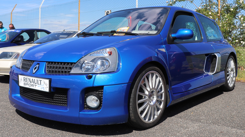 Renault Clio V6 at car show