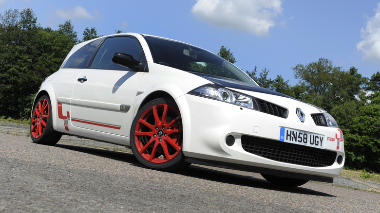 Renault Megane R26.R with red wheels