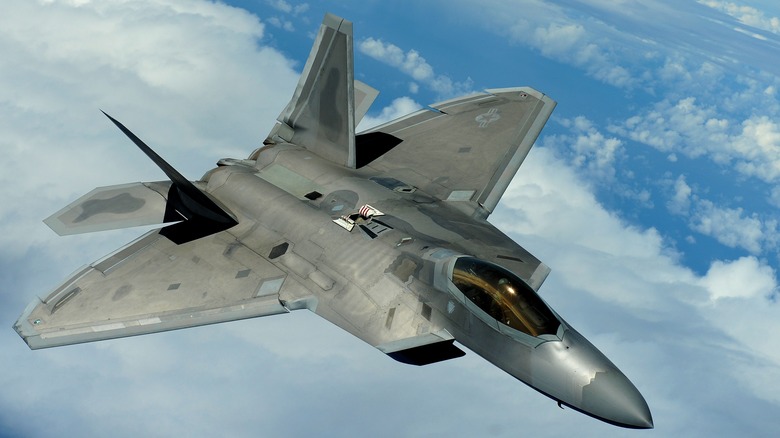 F-22 Raptor flying