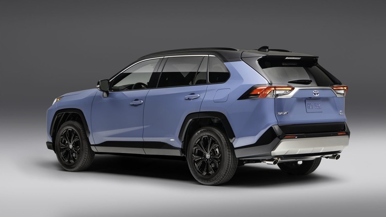 2022 Toyota RAV4 rear 3/4