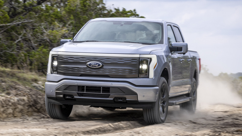 Ford F-150 Lignthning Lariat off-road