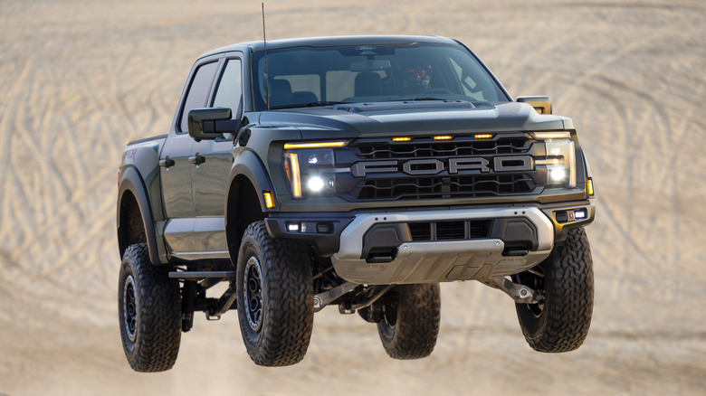 Ford F-150 Raptor R jumps sand dune