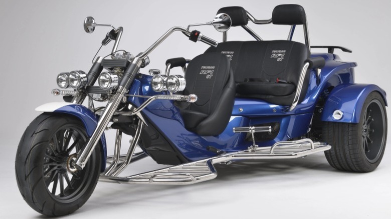 Studio photo of blue Rewaco RF1 ST-3