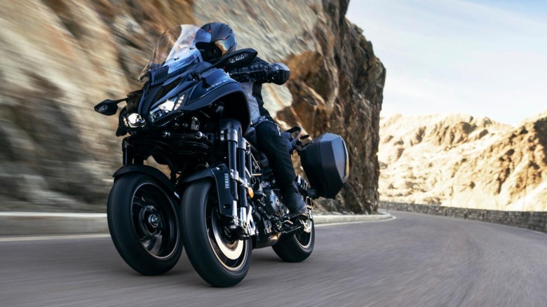 Yamaha Niken GT cornering on a mountain road