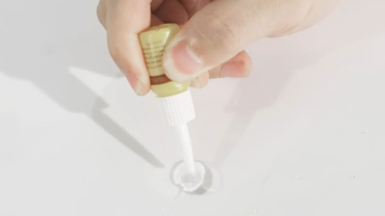 applying resin to cracked windshield