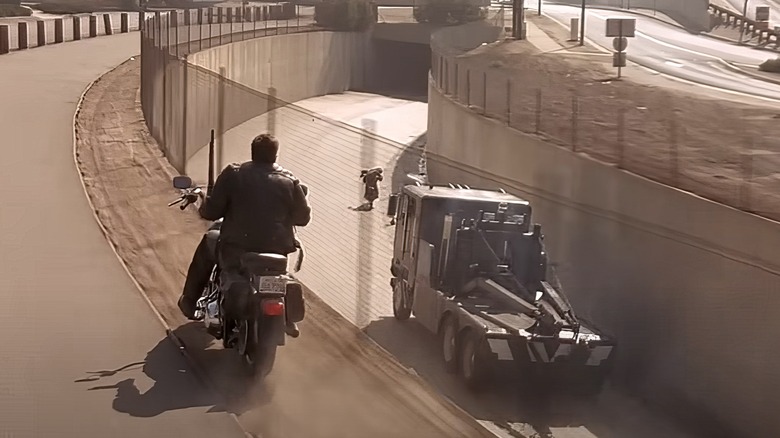 Arnold Schwarzenegger on a Harley-Davidson Fat Boy chasing semi truck