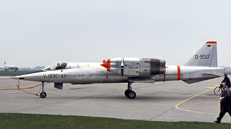 EWR VJ 101 on the runway in 1964