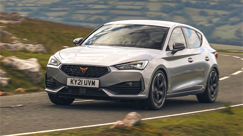 Cupra Leon in silver driving