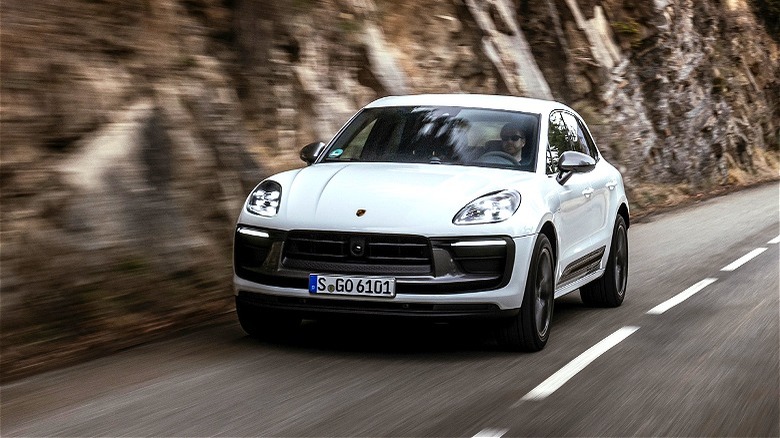 Porsche Macan T in white