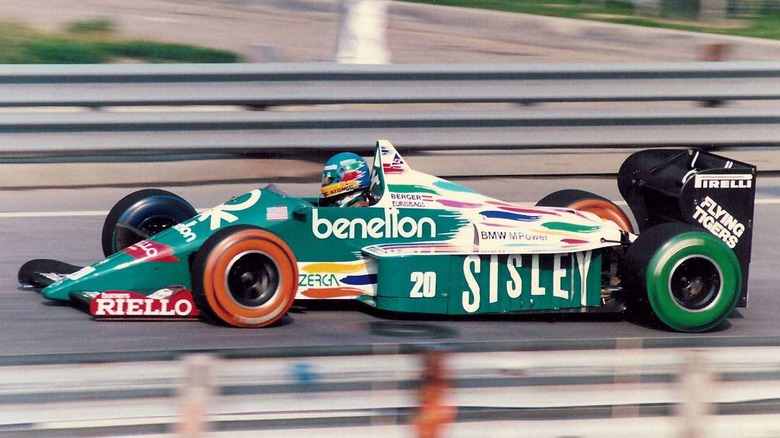 1986 Benetton F1 car on track