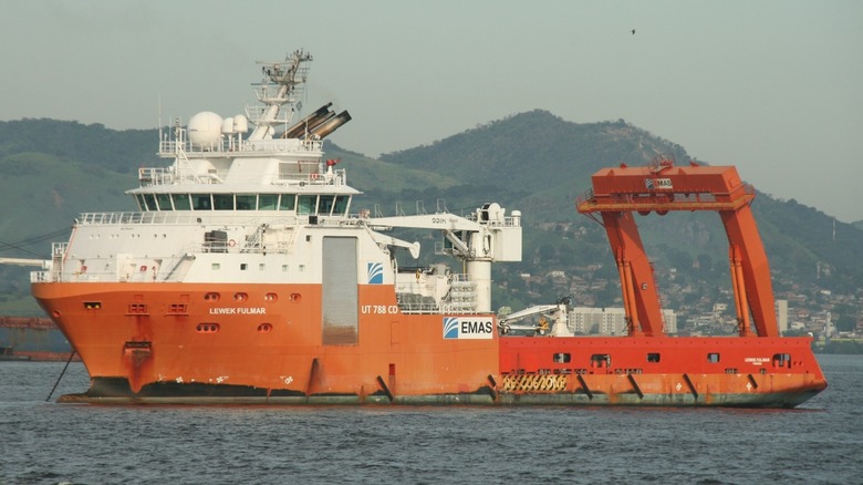 A Lewak Fulmar stationed on water