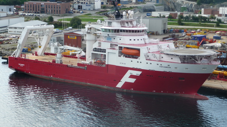 Far Samson alongside Mekjarvik quay