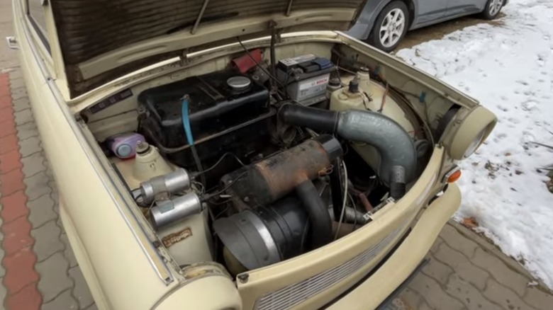 Trabant 601 engine compartment
