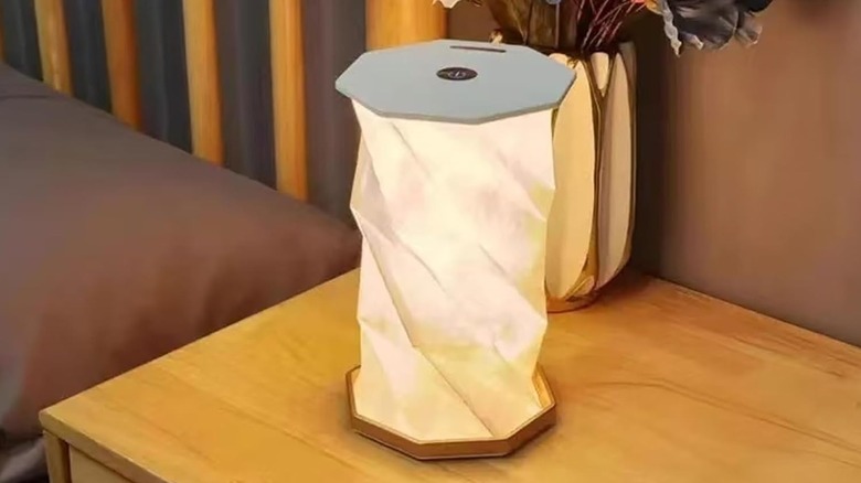 Paper cylindrical light in a geometric design