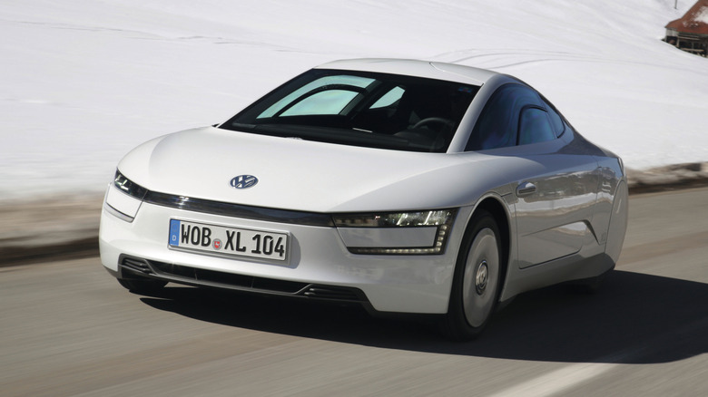 Volkswagen XL1 at speed