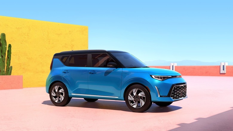 2025 Kia Soul front 3/4