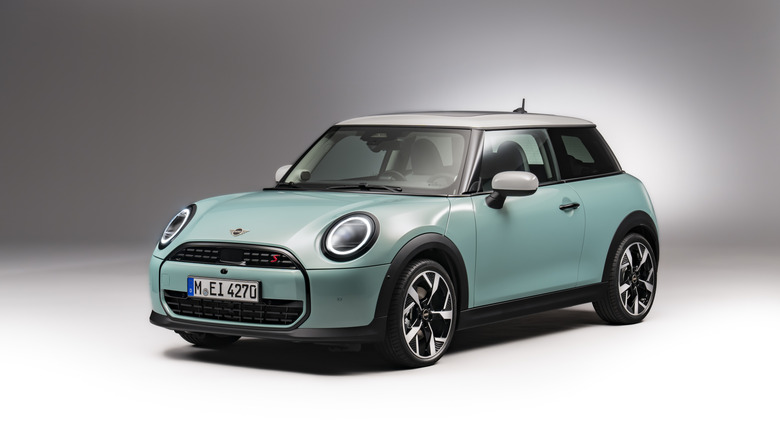 2025 Mini Cooper front 3/4