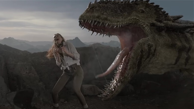 Karen Gillan gritando dinossauro