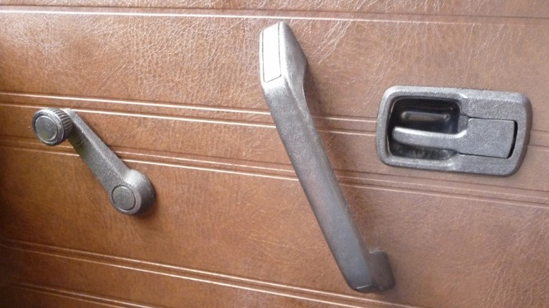 Manual window crank