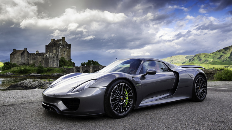 The Porsche 918 Spyder in the Scottish hills, front 3/4 view