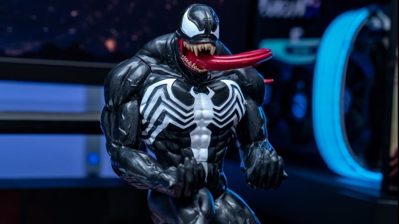 exg pro venom cable guy phone stand