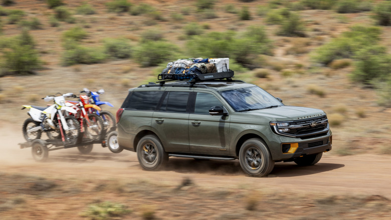 2025 Ford Expedition Tremor front 3/4 view while towing on dirt
