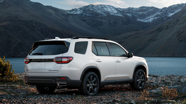 2025 Honda Pilot rear 3/4 view mountainous landscape