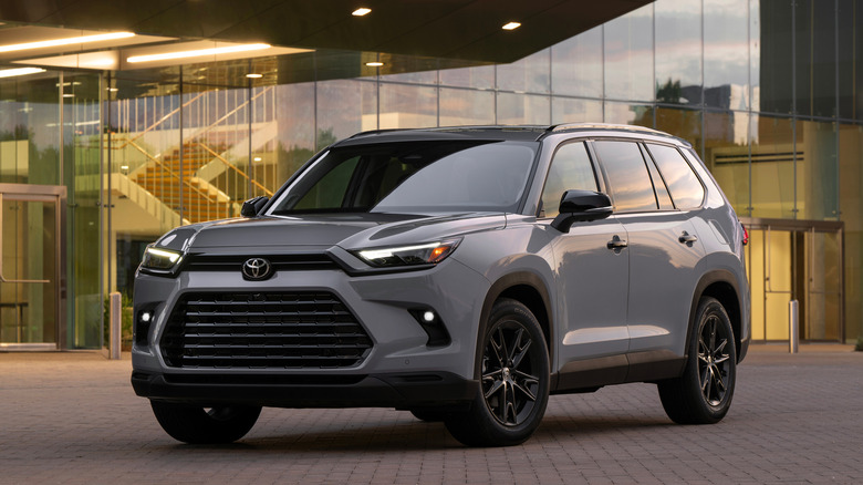 2025 Toyota Grand Highlander front 3/4 view in front of a glass building