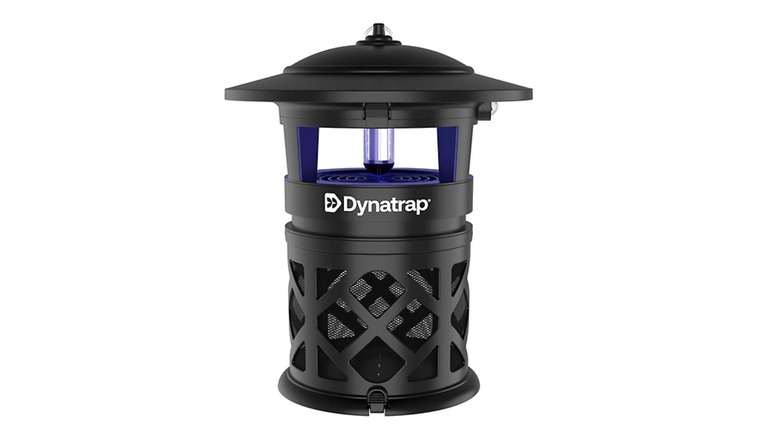 A DynaTrap 1/2 Acre outdoor insect trap