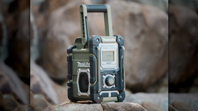 Makita Outdoor Adventure 18V LXT Cordless/Corded Bluetooth Radio in a rocky environment