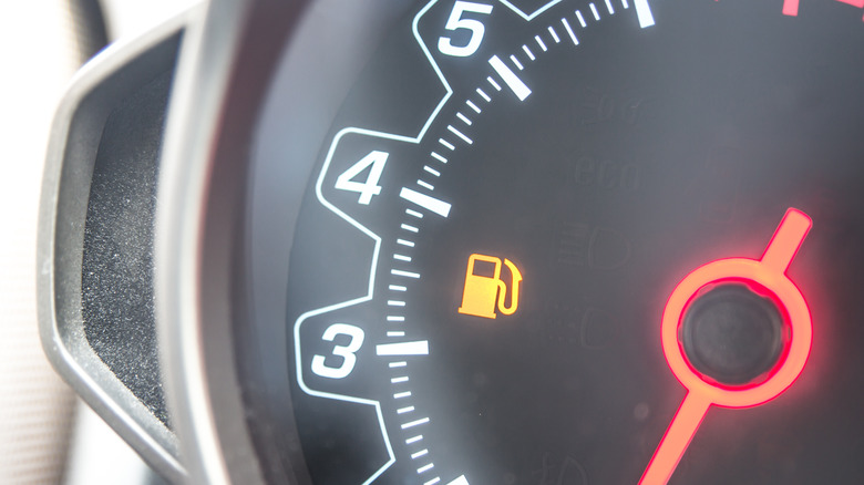 gas tank light on spedometer