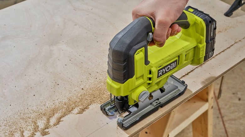Ryobi jig saw in action