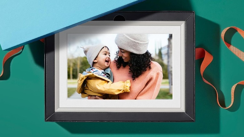 Aura photo frame