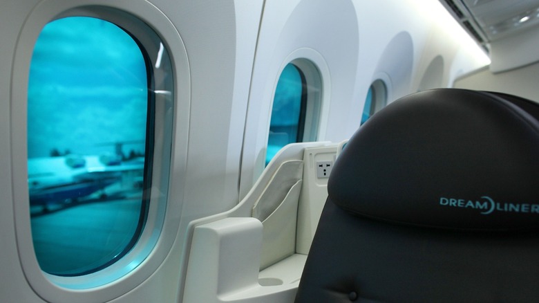 dimmable windows on the Boeing 787