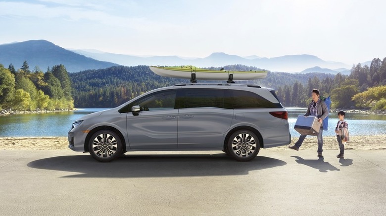 2025 Honda Odyssey side profile