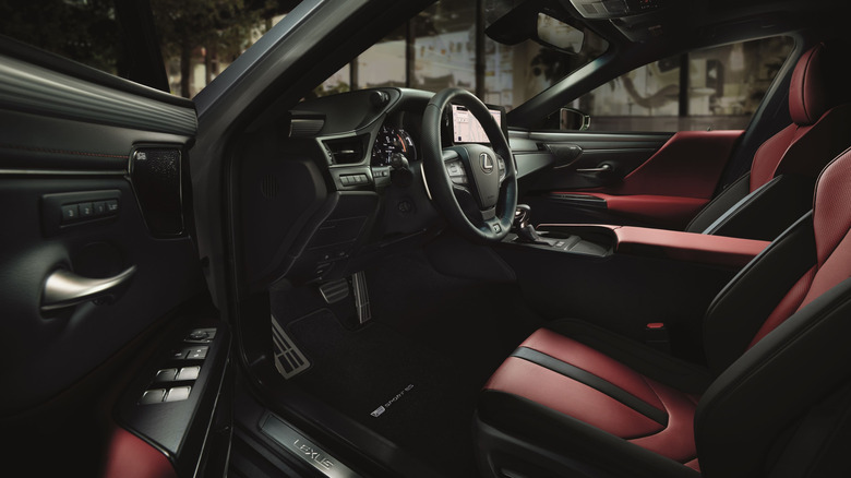 Lexus ES interior