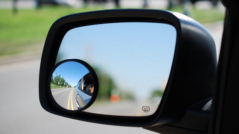 A blind spot mirror