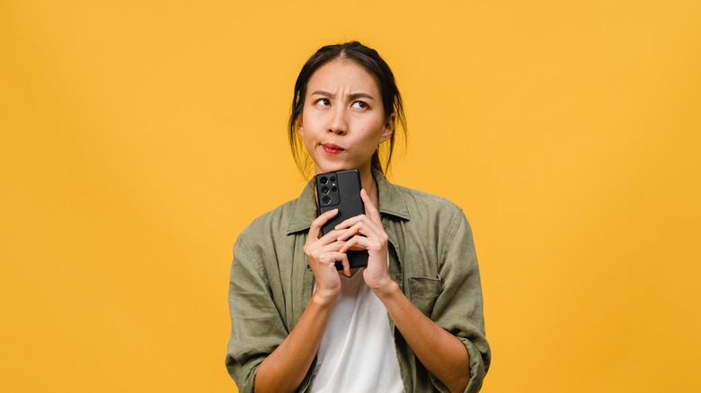 woman holding Samsung Galaxy S21 Ultra