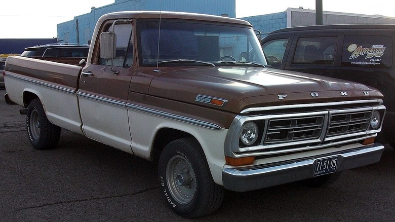 1972 Ford F-100 parked next to a nondescript van. Note the earthy brown color. Very 1972.