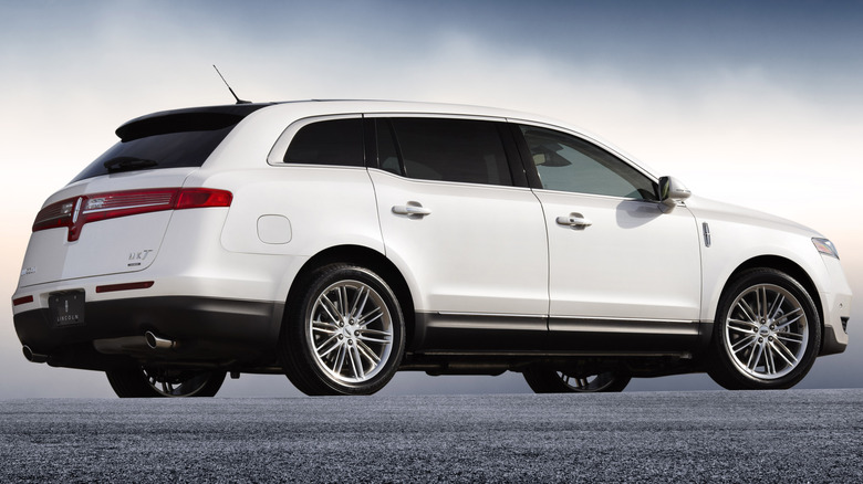 2013 Lincoln MKT rear 3/4