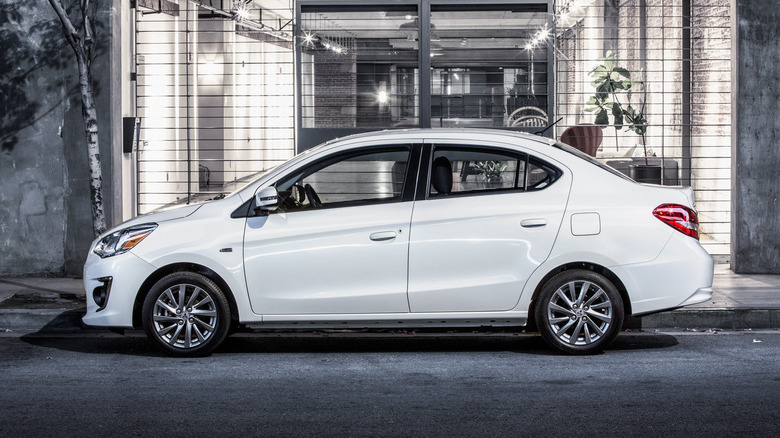2017 Mitsubishi Mirage G4 profile